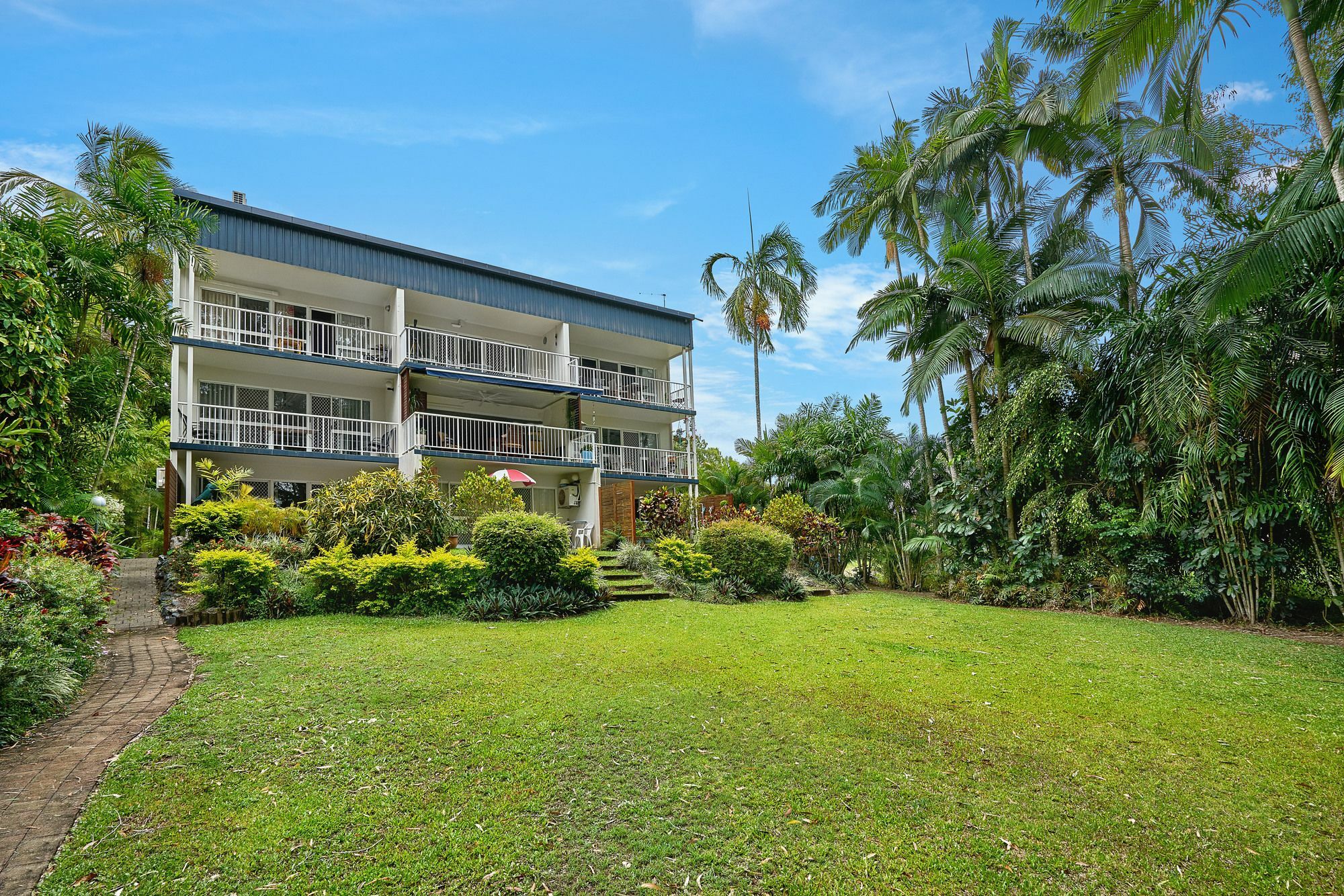 Beach Haven Apartments Yorkeys Knob Exterior photo